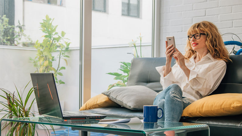  eCommerce customer enjoying loyalty rewards program benefits