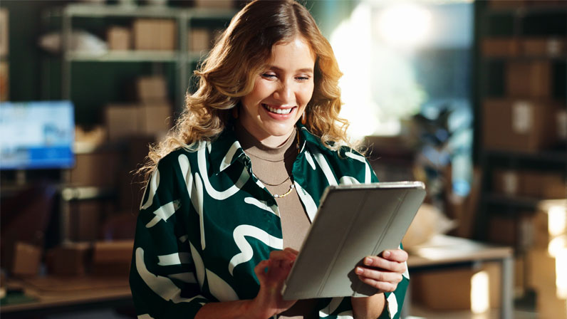 Entrepreneur launching a dropshipping business online